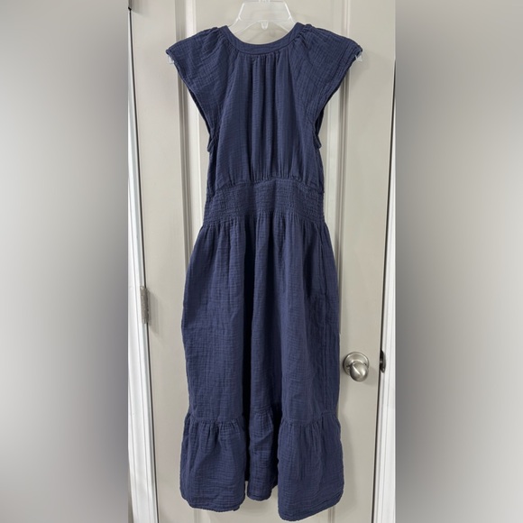Old Navy Smocked Waist Flutter Sleeve Midi Dress in blue gauzy cotton - Picture 4 of 4